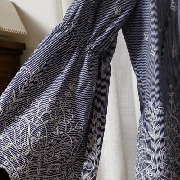 BLACK FRIDAY DEAL J Crew Embroidered Top - Picture 4 of 7